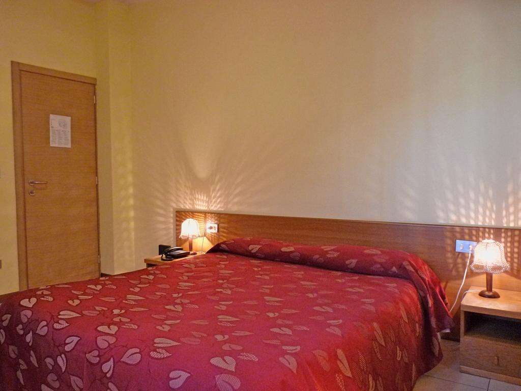 Hotel La Rosa Тельо Номер фото