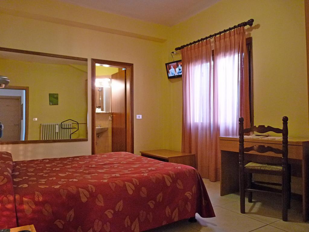 Hotel La Rosa Тельо Номер фото