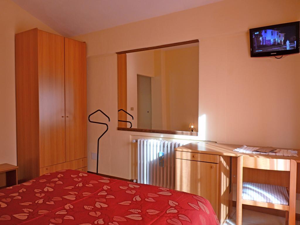 Hotel La Rosa Тельо Номер фото