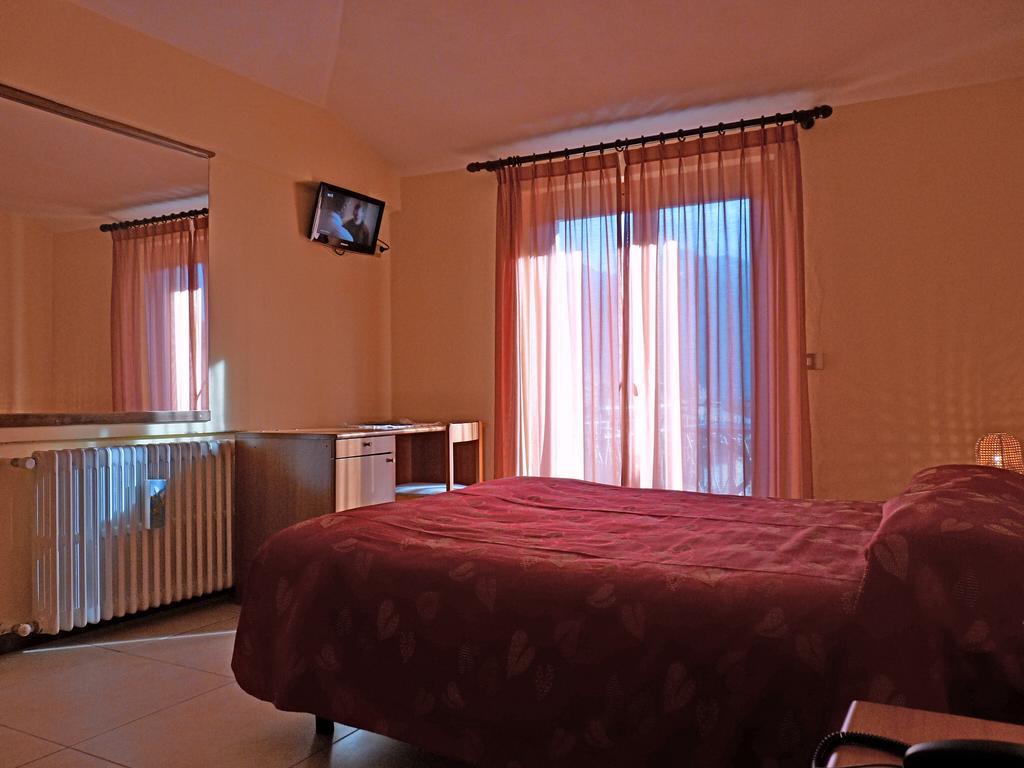 Hotel La Rosa Тельо Экстерьер фото