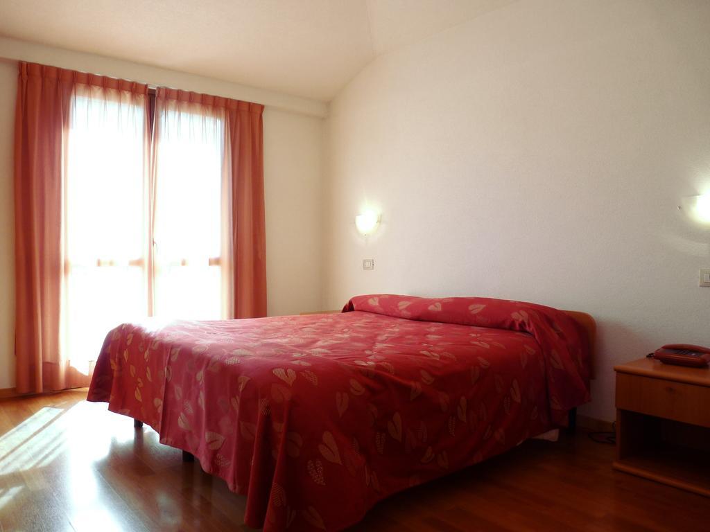Hotel La Rosa Тельо Экстерьер фото