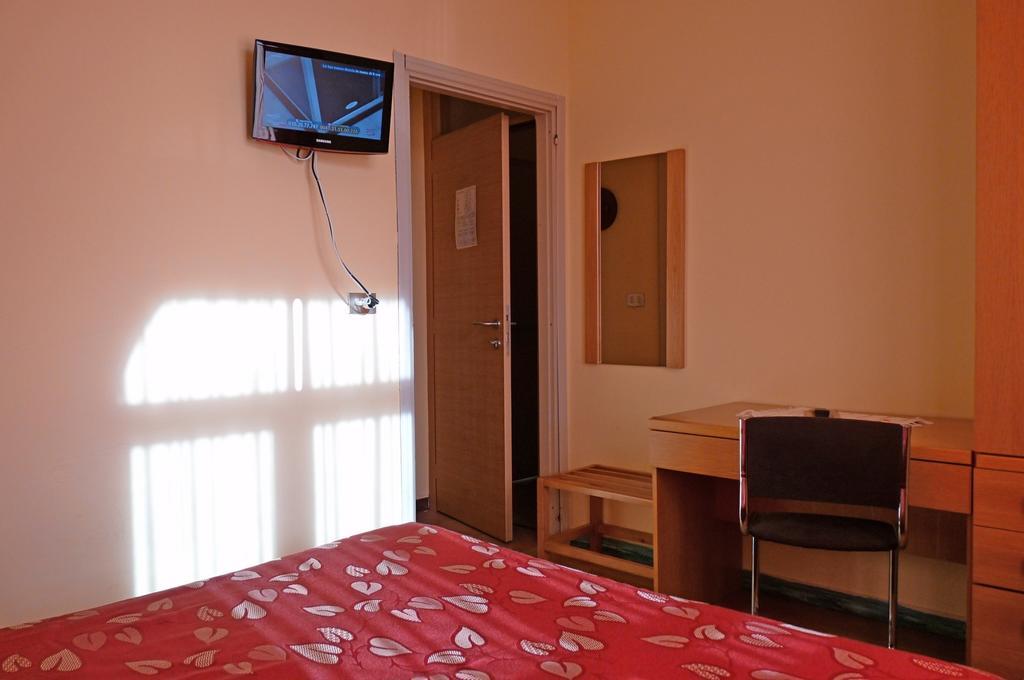 Hotel La Rosa Тельо Экстерьер фото