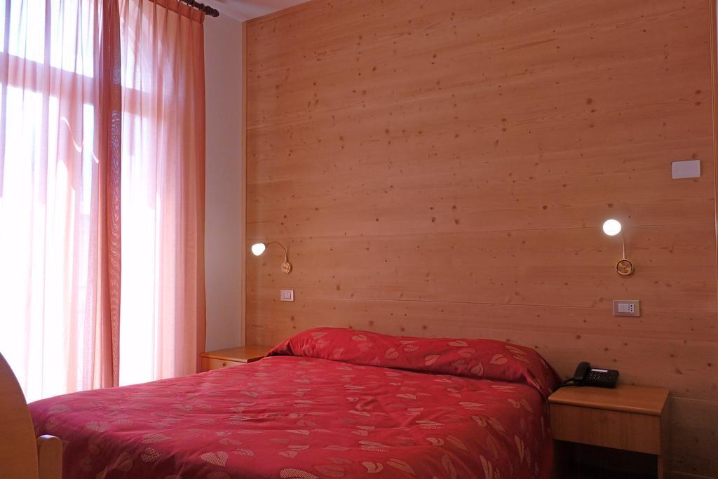 Hotel La Rosa Тельо Экстерьер фото