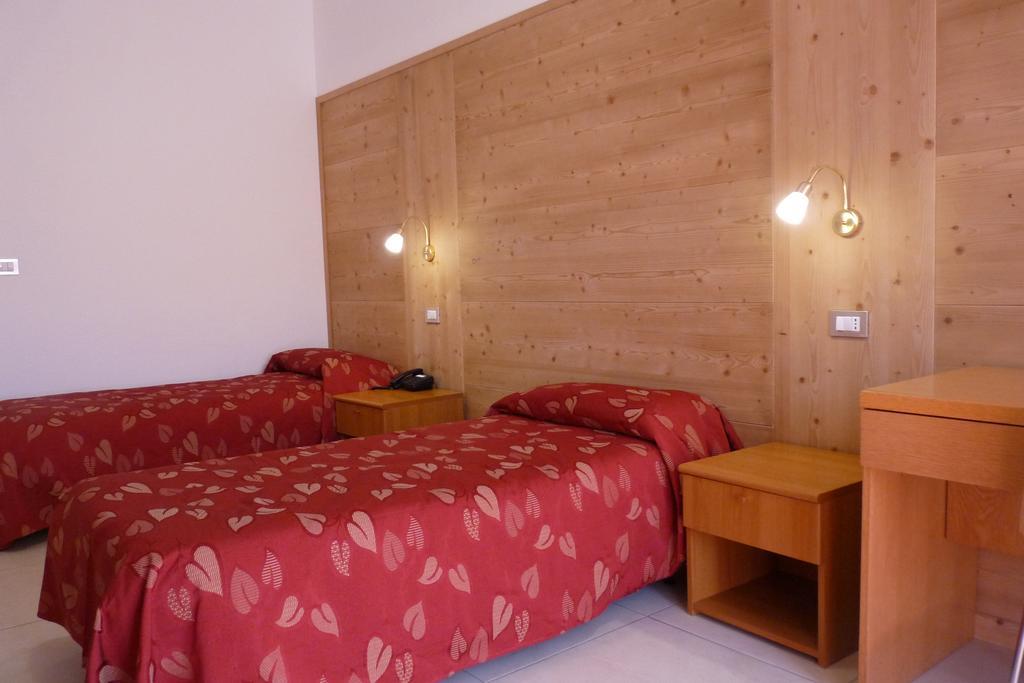 Hotel La Rosa Тельо Экстерьер фото
